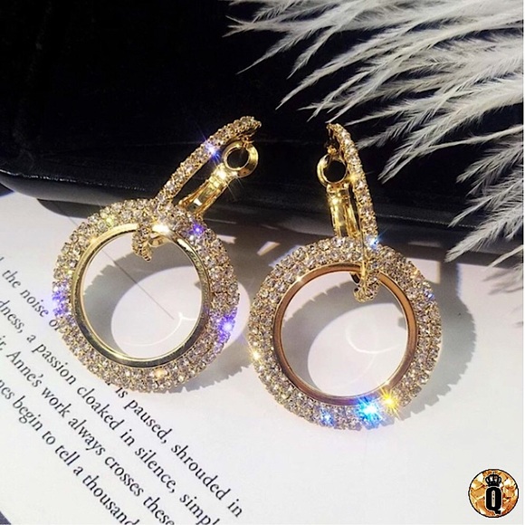 Jewelry - ⚜️[𝟯/$𝟮𝟴]⚜️Golden Crystal Circle Earrings NEW